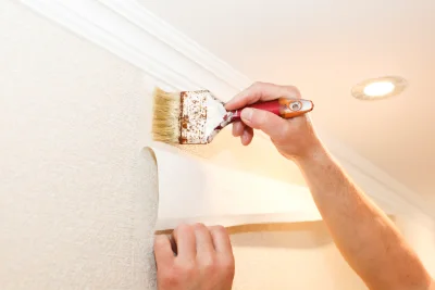 Pose de papier peint à Val-de-Sos — revêtements muraux et toiles de verre
